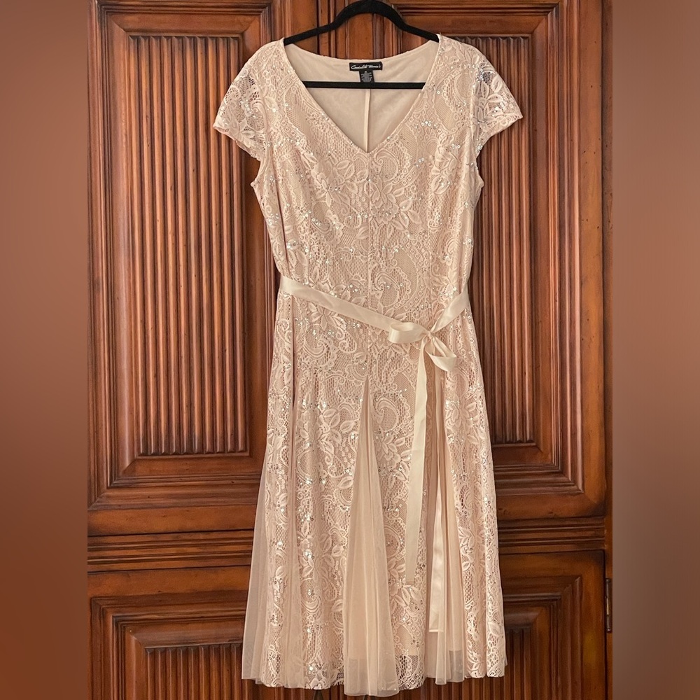 Elegant Lace V-Neck Dress in Cream